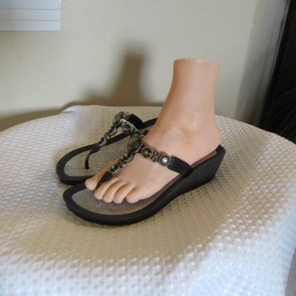 New Thong sandal 2" heel Size 8 & 9 & 10- Last Price Firm - Picture 8 of 10